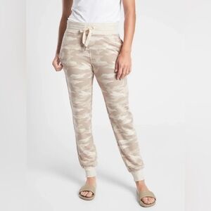 Athleta Balance Printed Jogger Neutral Tan Cream Camo Joggers Small
